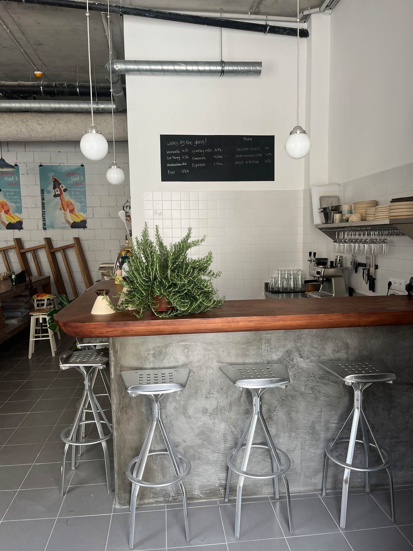 POTTERY WHEEL & WINE WORKSHOP IN LISBON, PORTUGAL